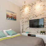 Close To Chopin Airport, Parking, Remote-Ready Apartment