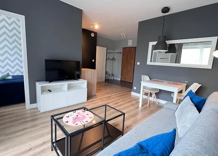 Close To Chopin Airport, Parking, Remote-Ready Apartment